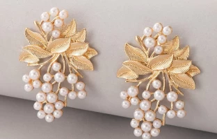 Stylish Pearl Drop Earrings With Golden Leaves